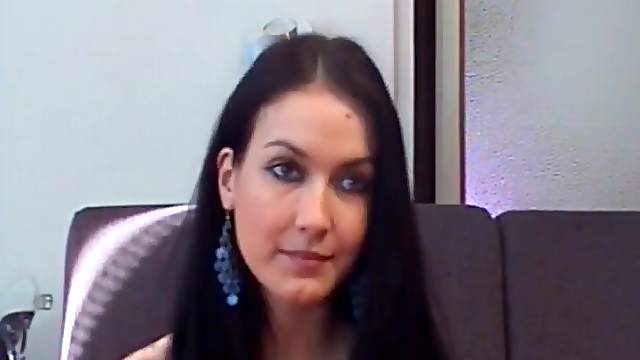 Webcam pussy fucked by a pink dildo