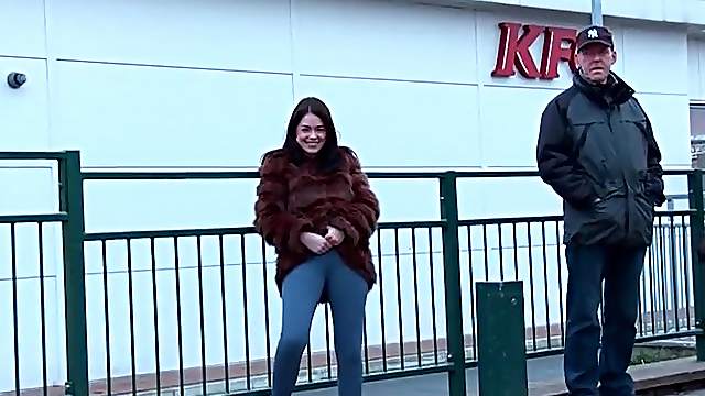 Babe pissing her spandex tights in public