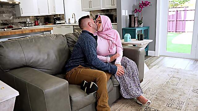 Big ass Arab woman feels it all the way in for surreal pleasures