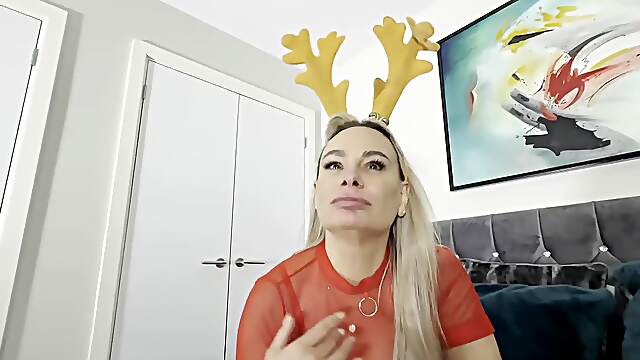 Eva May, the hot milf from london, gets her asshole gapped.
