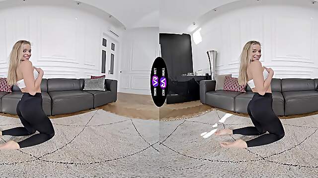 Flexible teen Calibri plays with her pussy in a steamy solo session.