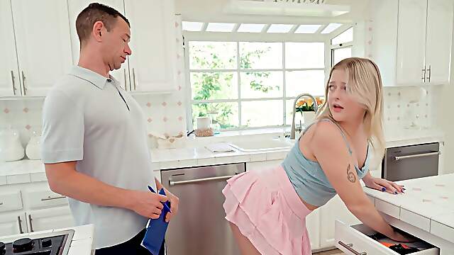 Blondie Brad's teen temptress tryst: Babe Jill