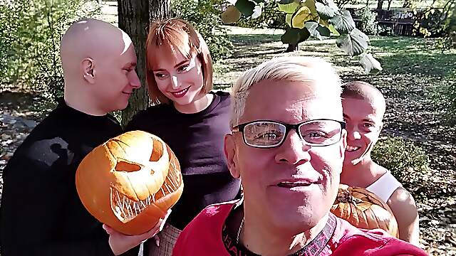 Blowjobs galore in this wild threesome