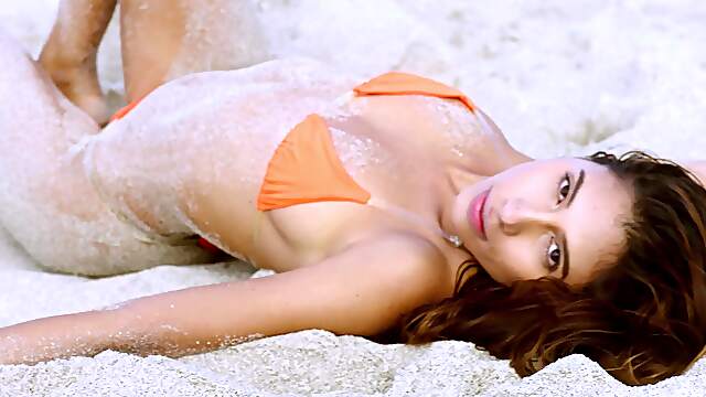Alberto Blanco & Baby Nicols: Brunettes in bikinis