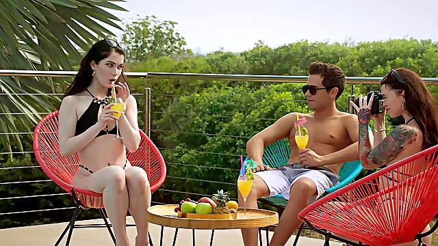 Misha Cross and Evelyn Claire get Alberto's massive cock in a wild outdoor threesome