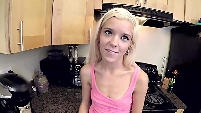Skinny blondes Tyler and Halle indulge in a steamy P