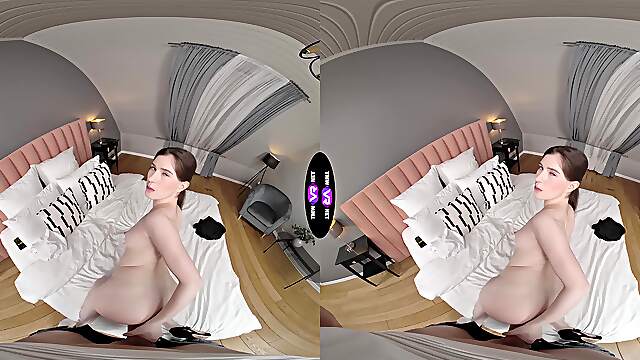 Teen Brunette Pearl's pearly lips wrap around your cock in VR