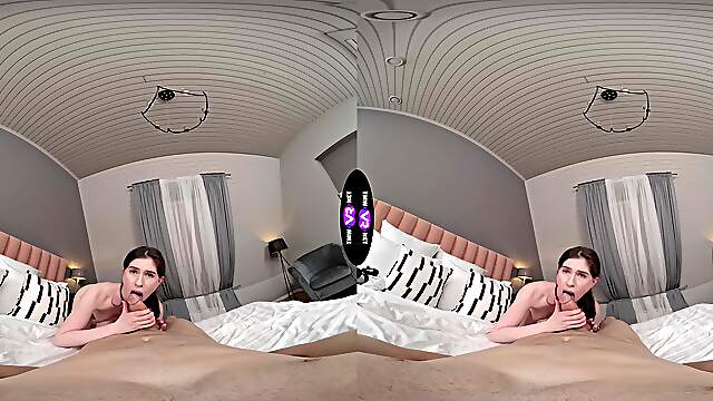 Teen Brunette Pearl's pearly lips wrap around your cock in VR