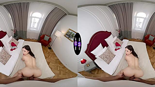 Teen Mandy Moon's curves in VR