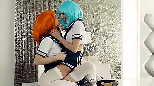 Colorful cosplayers Scarlett Sage and Jayde Symz hook up